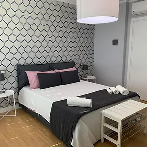 https://domus-gaudens-luxury-apartment.taorminaitalyhotels.com